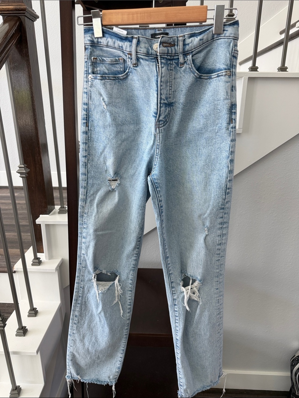 Express Light Wash Distressed Women’s modern straight leg Jeans